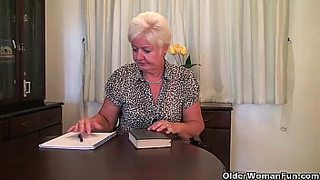 older sexy smoking women