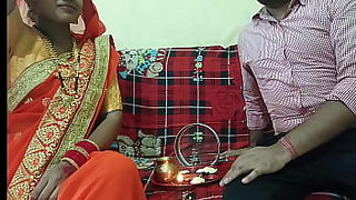 indian aunty red saree old video